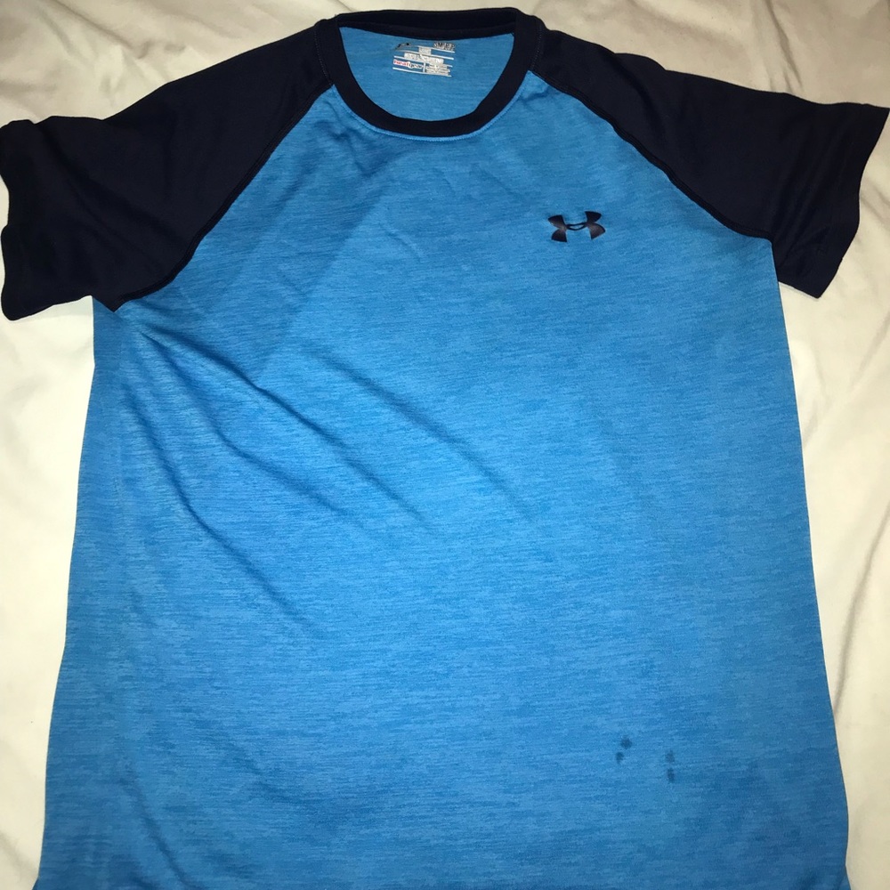 A blue/navy under armour T-shirt
